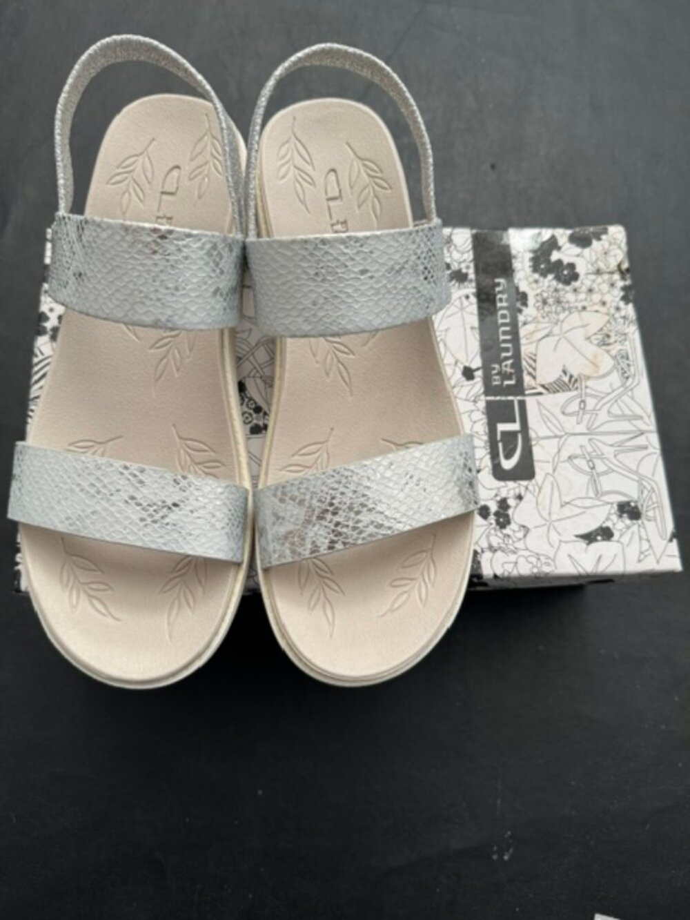 CL by Laundry Catching Silver Star Snake Cusion Sandels - Size 8.5M-Brand New